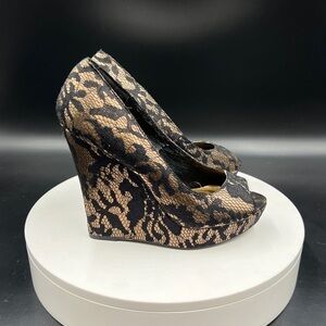 QUPID Gold and Black Wedges